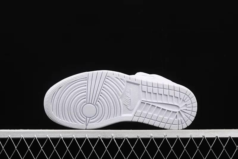 All Categories Air Jordan Jordan Series Basketball Shoes Air Jordan 1 Mid Air Jordan 1 Mid "Quilted White" AJ1 Joe 1 White Diamond "Little Chanel" Mid-top Versatile Casual Sports Shoes DB6078-100